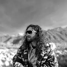 Posłuchaj wykonawcy IGCIØ, obejrzyj teledyski, przeczytaj biografię, zobacz daty tras koncertowych i nie tylko!