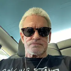 聆聽 W. Michael Lewis、觀看音樂影片、閱讀小傳、查看巡演日期等！