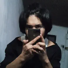 聆聽 hebi、觀看音樂影片、閱讀小傳、查看巡演日期等！