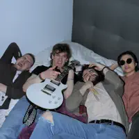 Poslechněte si interpreta undefined, sledujte hudební videa, přečtěte si životopis, podívejte se na data turné a další informace.