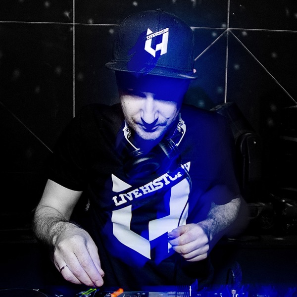 Nic ZigZag's avatar