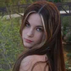 Charlotte Summers: песни, клипы, биография, даты выступлений и многое другое.