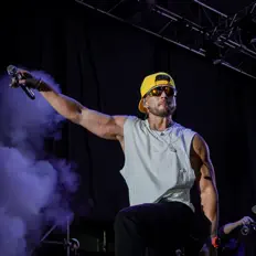 Listen to Gustavo Elis, watch music videos, read bio, see tour dates & more!