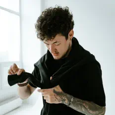 收听 PANiN!、观看音乐视频、阅读小传、查看巡演日期等 ！