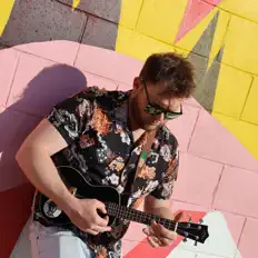 Ouve Spencer Flay, vê vídeos de música, lê a biografia, vê as datas da digressão e muito mais!