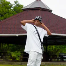 Luister naar Flourishways, bekijk muziekvideo's, lees de bio, bekijk de tourdata, en meer!