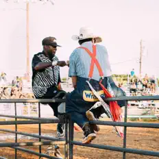 Ακούστε περιεχόμενο από Scrawney Brooks, παρακολουθήστε μουσικά βίντεο, διαβάστε το βιογραφικό, δείτε ημερομηνίες περιοδείας, και πολλά ακόμη!