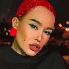 Ouve FERRA ME, vê vídeos de música, lê a biografia, vê as datas da digressão e muito mais!