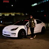 聆聽 undefined、觀看音樂影片、閱讀小傳、查看巡演日期等！