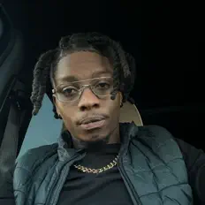 Hör dir King Tru$E an, schau dir Musikvideos an, lies die Biografie, finde Tourdaten und mehr!