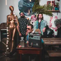 undefined: песни, клипы, биография, даты выступлений и многое другое.