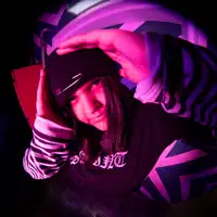 Ascolta undefined, guarda video musicali, leggi la biografia, vedi le date del tour & altro!