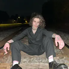 收听 jacuh、观看音乐视频、阅读小传、查看巡演日期等 ！