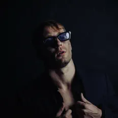 Escucha a IMMAKOSS, mira vídeos musicales, lee la biografía, consulta fechas de giras y mucho más.