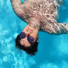 聆聽 THBD、觀看音樂影片、閱讀小傳、查看巡演日期等！