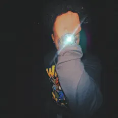 Poslechněte si interpreta Issa Josh, sledujte hudební videa, přečtěte si životopis, podívejte se na data turné a další informace.