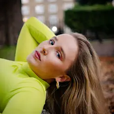 Medeni을(를) 듣고, 뮤직 비디오를 보고, 약력을 읽고, 투어 일정 등을 확인하세요!