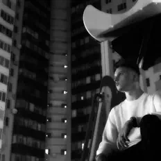 聆聽 shoooonya、觀看音樂影片、閱讀小傳、查看巡演日期等！