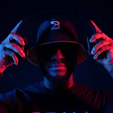 Luister naar B3AM, bekijk muziekvideo's, lees de bio, bekijk de tourdata, en meer!