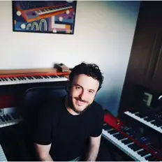 Escucha a Nicolas Melis, mira videos musicales, lee su biografía, consulta las fechas de las gira y más.