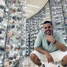 Poslechněte si interpreta Lugoat, sledujte hudební videa, přečtěte si životopis, podívejte se na data turné a další informace.