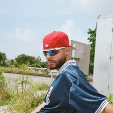 聆聽 Papi Mardito、觀看音樂影片、閱讀小傳、查看巡演日期等！