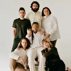 Orah & The Kitesを聴いたり、ミュージックビデオを鑑賞したり、経歴やツアー日程などを確認したりしましょう！