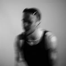 聆聽 Le.Wo、觀看音樂影片、閱讀小傳、查看巡演日期等！