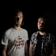 收听 Pale Strangers、观看音乐视频、阅读小传、查看巡演日期等 ！