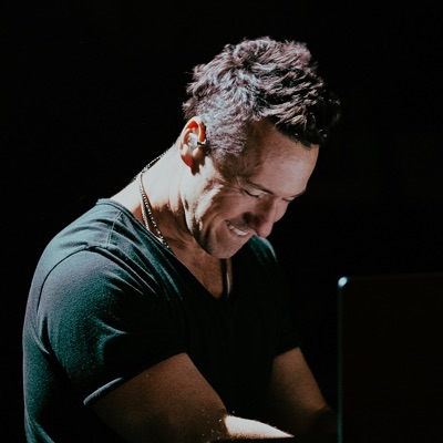 Listen to Pete Kuzma, watch music videos, read bio, see tour dates & more!