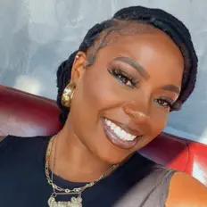 Dessy सुनें, म्यूज़िक वीडियो देखें, बायो पढ़ें, दौरे की तारीखें और बहुत कुछ देखें!