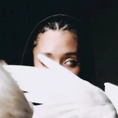 聆聽 Laziza、觀看音樂影片、閱讀小傳、查看巡演日期等！