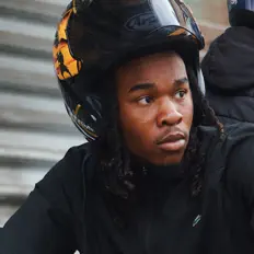 Poslechněte si interpreta Papacita, sledujte hudební videa, přečtěte si životopis, podívejte se na data turné a další informace.