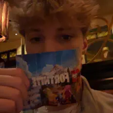 Hör dir ZĘD an, schau dir Musikvideos an, lies die Biografie, finde Tourdaten und mehr!