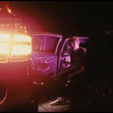 Lovelli सुनें, म्यूज़िक वीडियो देखें, बायो पढ़ें, दौरे की तारीखें और बहुत कुछ देखें!