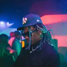 Poslechněte si interpreta BlueBillz, sledujte hudební videa, přečtěte si životopis, podívejte se na data turné a další informace.