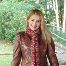 Luister naar Valéria Rodrigues, bekijk muziekvideo's, lees de bio, bekijk de tourdata, en meer!