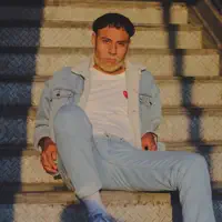 Escucha a undefined, mira videos musicales, lee su biografía, consulta las fechas de las gira y más.