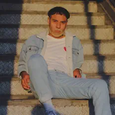 Poslechněte si interpreta Posadavsky, sledujte hudební videa, přečtěte si životopis, podívejte se na data turné a další informace.