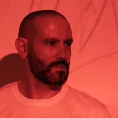 Ouça hhnoi, assista a videoclipes, leia a biografia, veja as datas das turnês e mais!