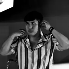 Dengarkan Juan Botello, tonton video musik, baca bio, lihat tanggal tur & lainnya!