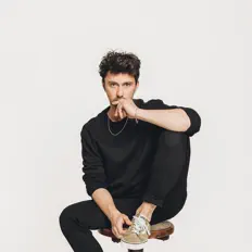 Ascolta Luca Sestak, guarda video musicali, leggi la biografia, vedi le date del tour & altro!
