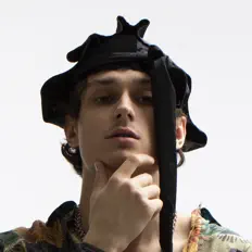 WESTIN을(를) 듣고, 뮤직 비디오를 보고, 약력을 읽고, 투어 일정 등을 확인하세요!