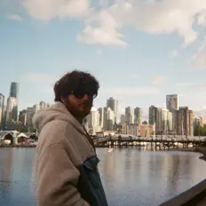 Dengarkan andrewth, tonton video musik, baca bio, lihat tanggal tur & lainnya!