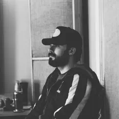 Dengarkan Marc Leveroni, tonton video musik, baca bio, lihat tanggal tur & lainnya!