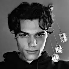 Apollo Melloを聴いたり、ミュージックビデオを鑑賞したり、経歴やツアー日程などを確認したりしましょう！