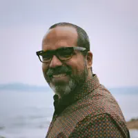 Escucha a undefined, mira vídeos musicales, lee la biografía, consulta fechas de giras y mucho más.