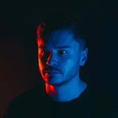 Ouve Istomn, vê vídeos de música, lê a biografia, vê as datas da digressão e muito mais!