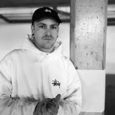 Hör dir Resslek an, schau dir Musikvideos an, lies die Biografie, finde Tourdaten und mehr!