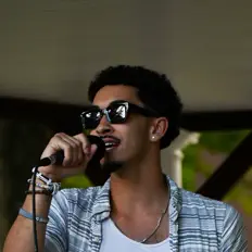 Hör dir YungZin an, schau dir Musikvideos an, lies die Biografie, finde Tourdaten und mehr!